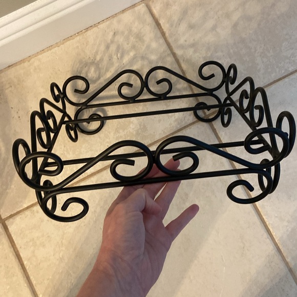 Peterboro VTG Basket w/ Handles, Removable Washable Lining & Wrought Iron Stand - Picture 11 of 15